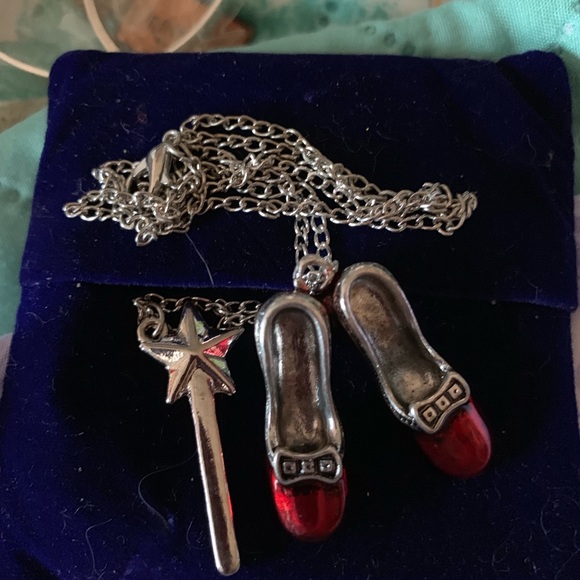 New Dorothy’s Ruby Slipper Necklace - Picture 2 of 4
